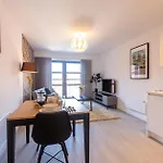Cozy 1-Bed Apartment In Birmingham Family-Ready